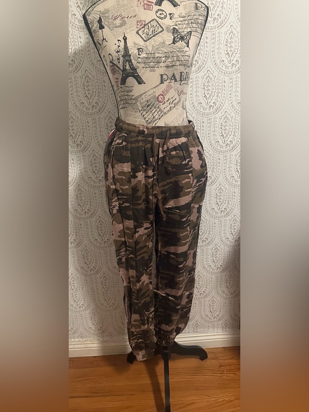 Women’s Camo Drawstring Pants - Green Camouflage